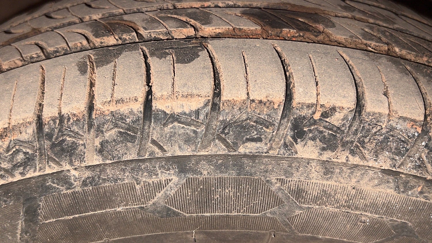Used 2018 Hyundai Eon Magna + Petrol Manual tyres RIGHT FRONT TYRE TREAD VIEW