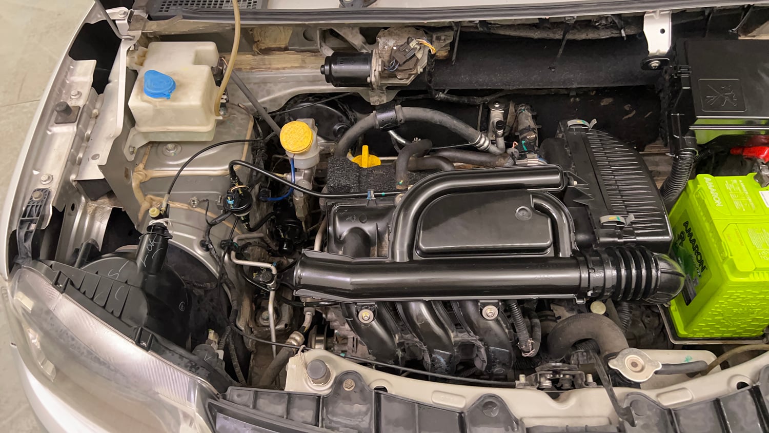 Used 2016 Renault Kwid RXT Petrol Manual engine ENGINE RIGHT SIDE VIEW
