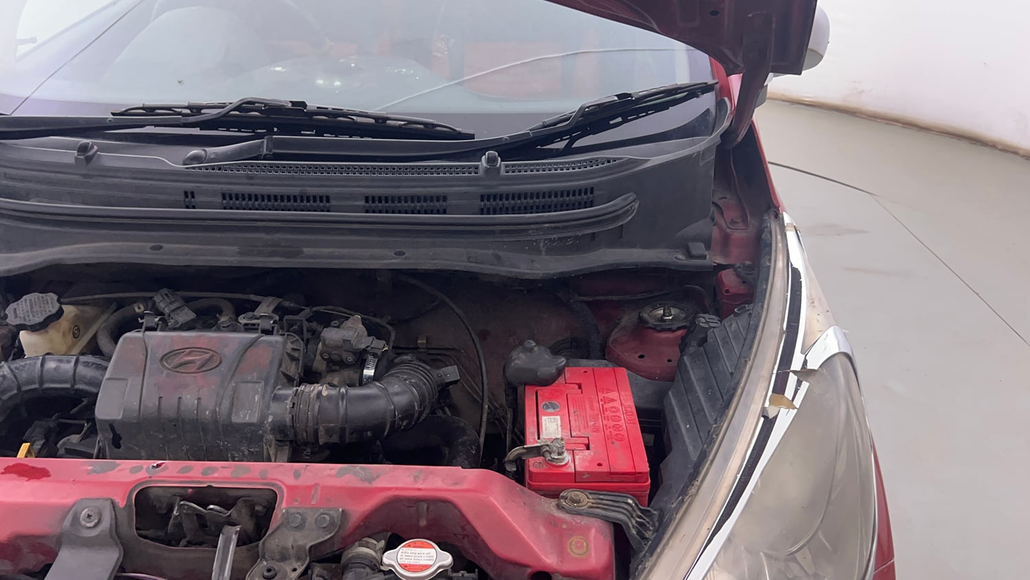 Used 2018 Hyundai Eon Magna + Petrol Manual engine ENGINE LEFT SIDE HINGE & APRON VIEW
