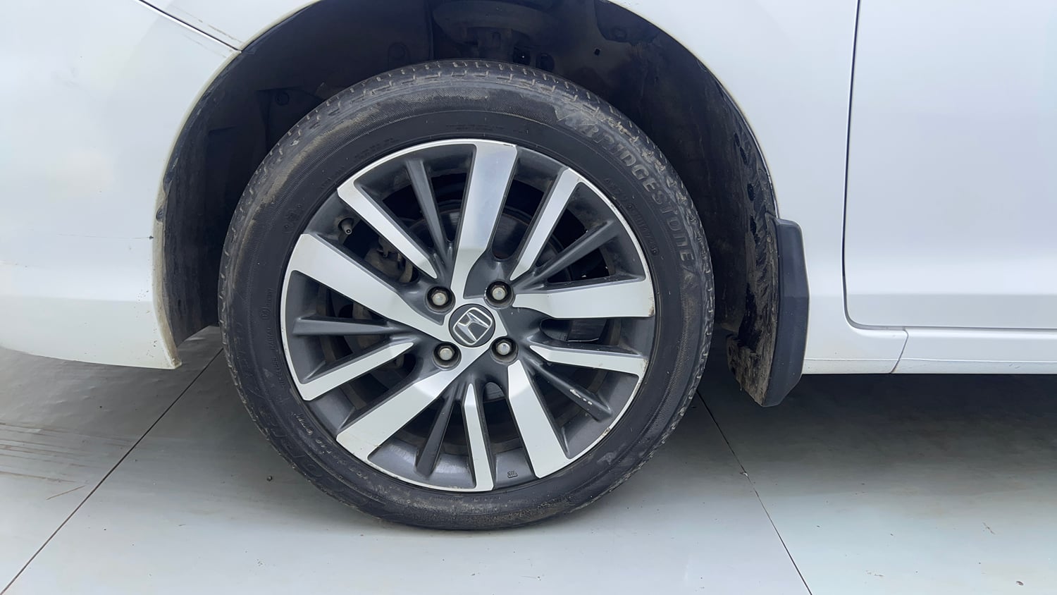 Used 2022 Honda City ZX Petrol Petrol Manual tyres LEFT FRONT TYRE RIM VIEW