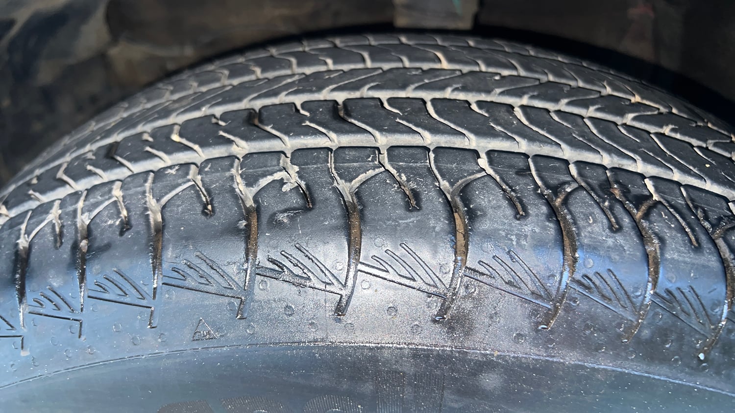Used 2023 Maruti Suzuki Grand Vitara Alpha Dual Tone Smart Hybrid Petrol Manual tyres LEFT FRONT TYRE TREAD VIEW