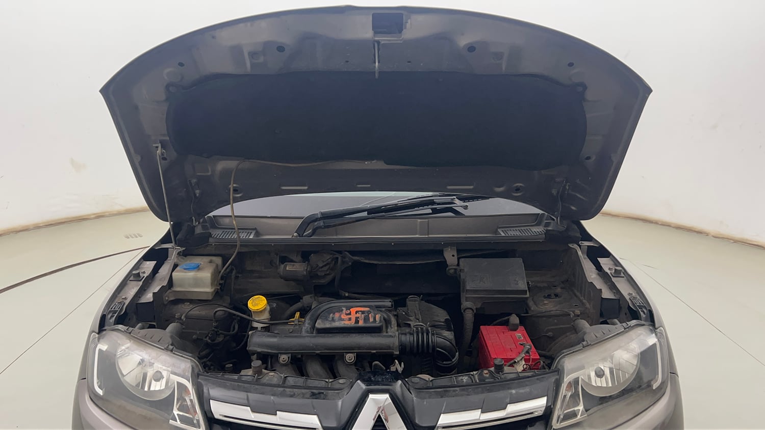 Used 2018 Renault Kwid RXT (O) 1.0 SCE Edition Petrol Manual engine ENGINE & BONNET OPEN FRONT VIEW
