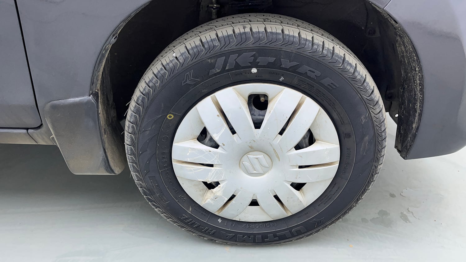 Used 2018 Maruti Suzuki Alto 800 LXi Petrol Manual tyres RIGHT FRONT TYRE RIM VIEW