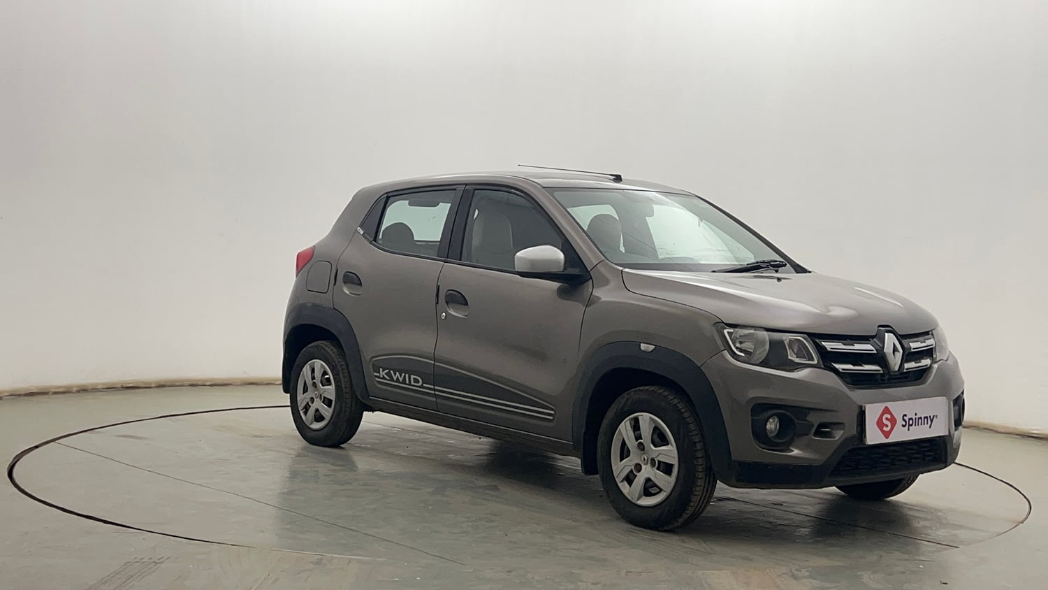 Used 2018 Renault Kwid RXT (O) 1.0 SCE Edition Petrol Manual exterior RIGHT FRONT CORNER VIEW