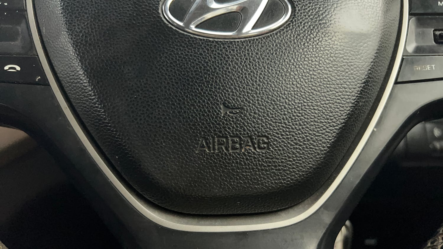 Used 2020 Hyundai Elite i20 Sportz Plus 1.2 Petrol Manual top_features Airbags