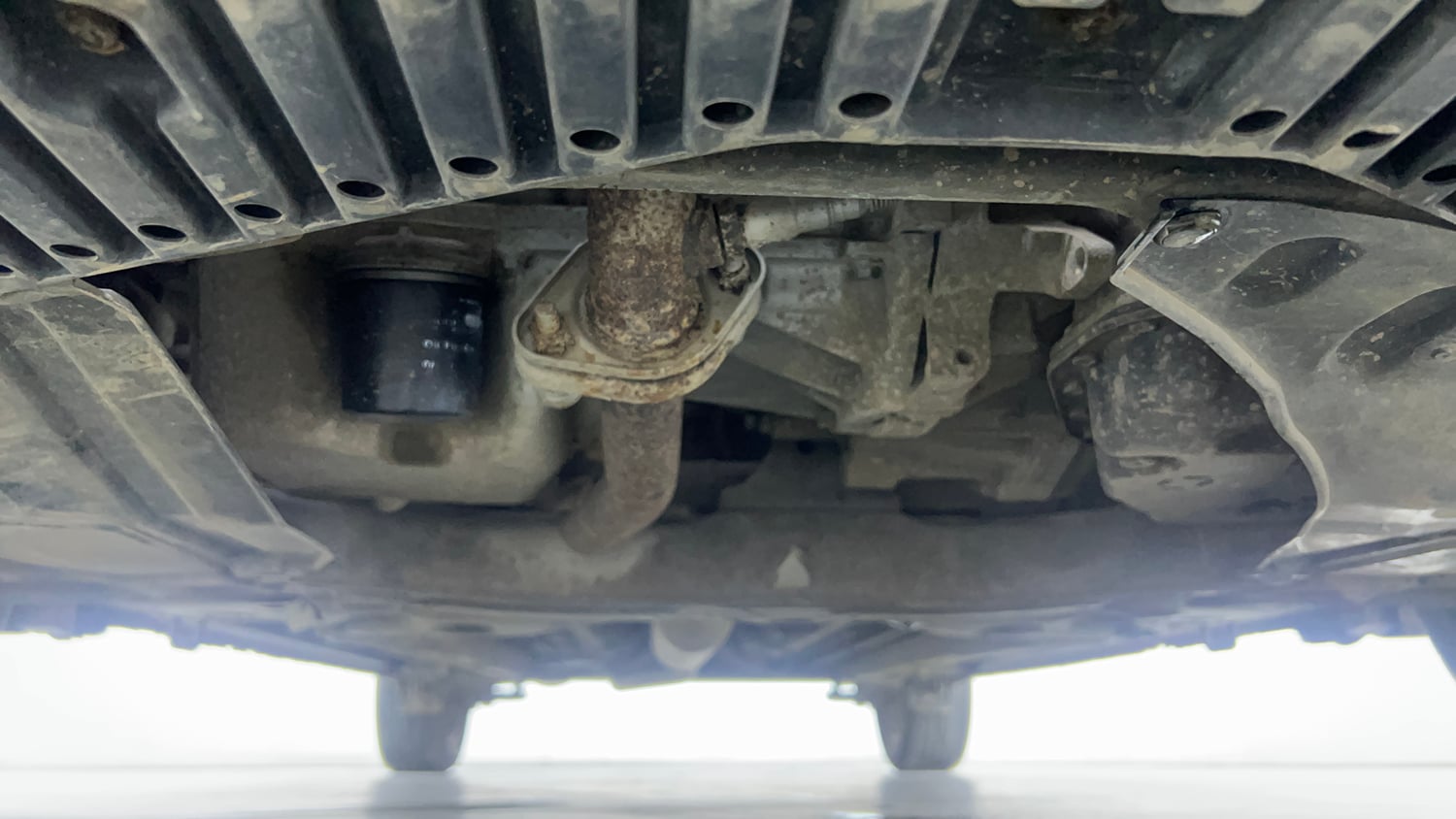 Used 2016 Maruti Suzuki Ciaz ZXI+ AT Petrol Automatic extra FRONT LEFT UNDERBODY VIEW