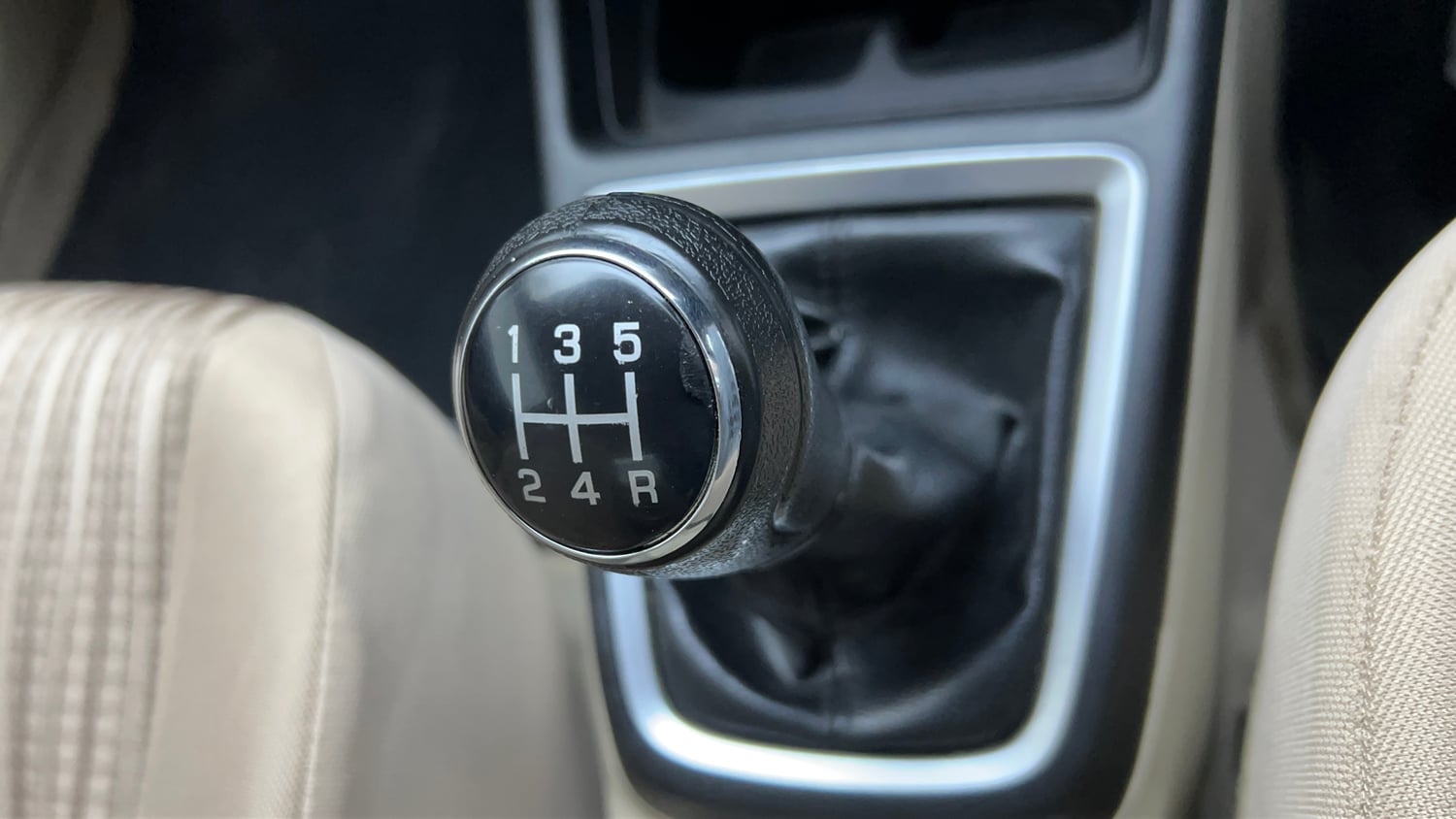 Used 2017 Maruti Suzuki Dzire VXi Petrol Manual interior GEAR  KNOB VIEW