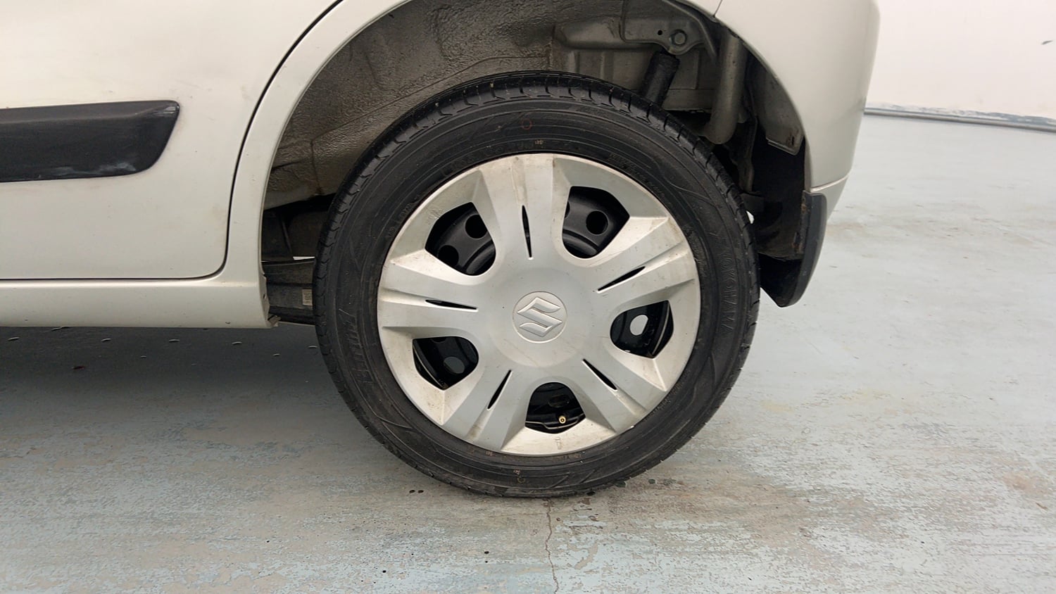 Used 2017 Maruti Suzuki Wagon R 1.0 VXI AMT Petrol Automatic tyres LEFT REAR TYRE RIM VIEW