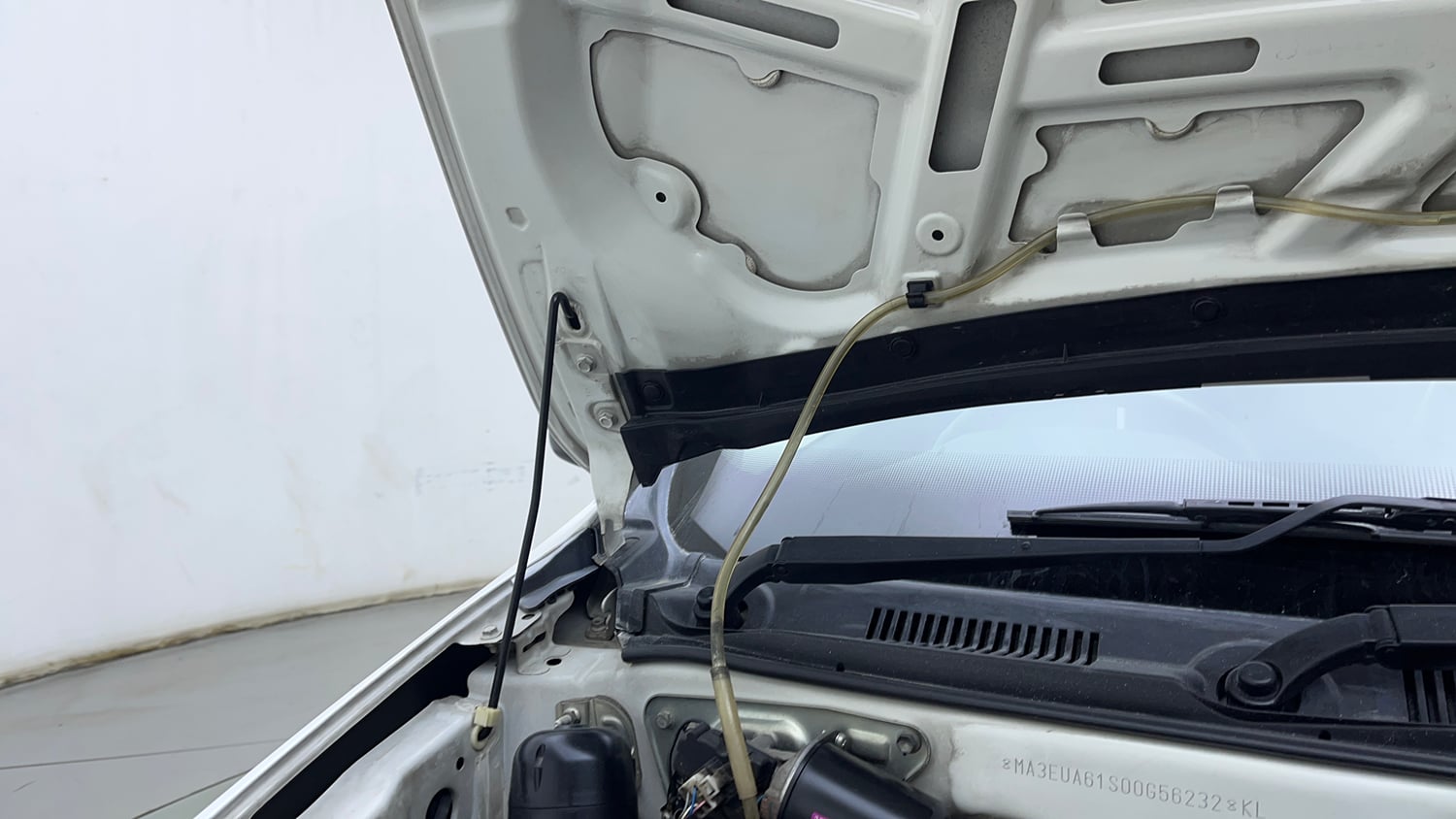 Used 2021 Maruti Suzuki Alto 800 LXi Petrol Manual engine ENGINE RIGHT SIDE HINGE & APRON VIEW
