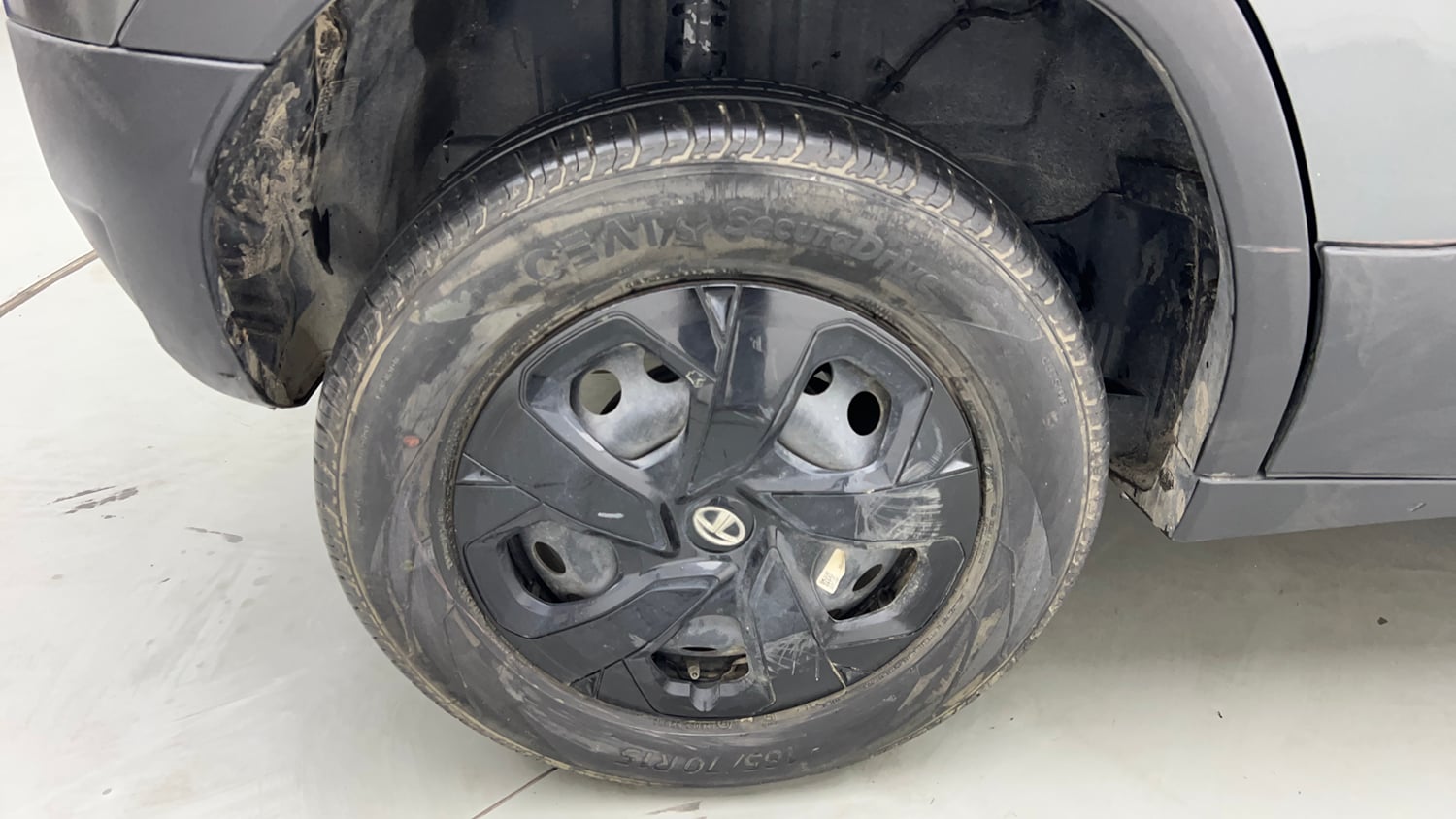 Used 2023 Tata Punch Adventure MT Petrol Manual tyres RIGHT REAR TYRE RIM VIEW