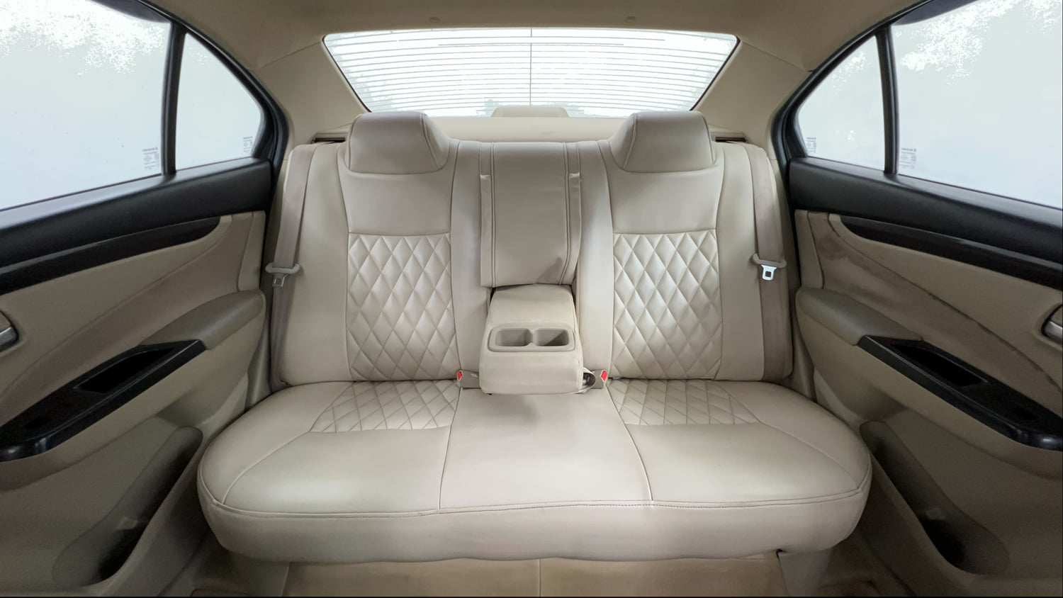 Used 2016 Maruti Suzuki Ciaz VXi+ Petrol Manual interior REAR SEAT CONDITION VIEW