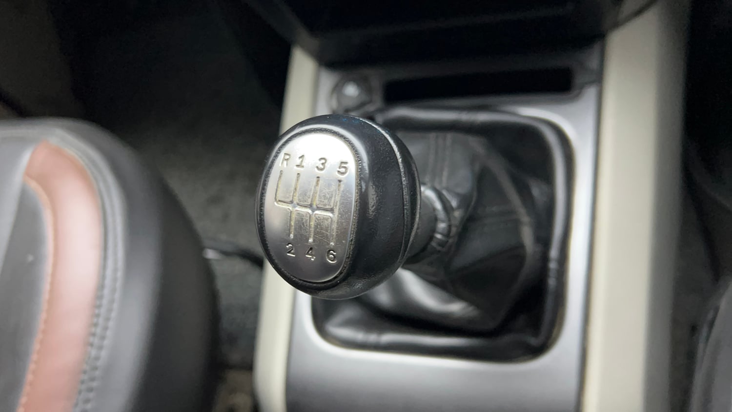 Used 2022 Mahindra Scorpio S9 Diesel Manual interior GEAR  KNOB VIEW
