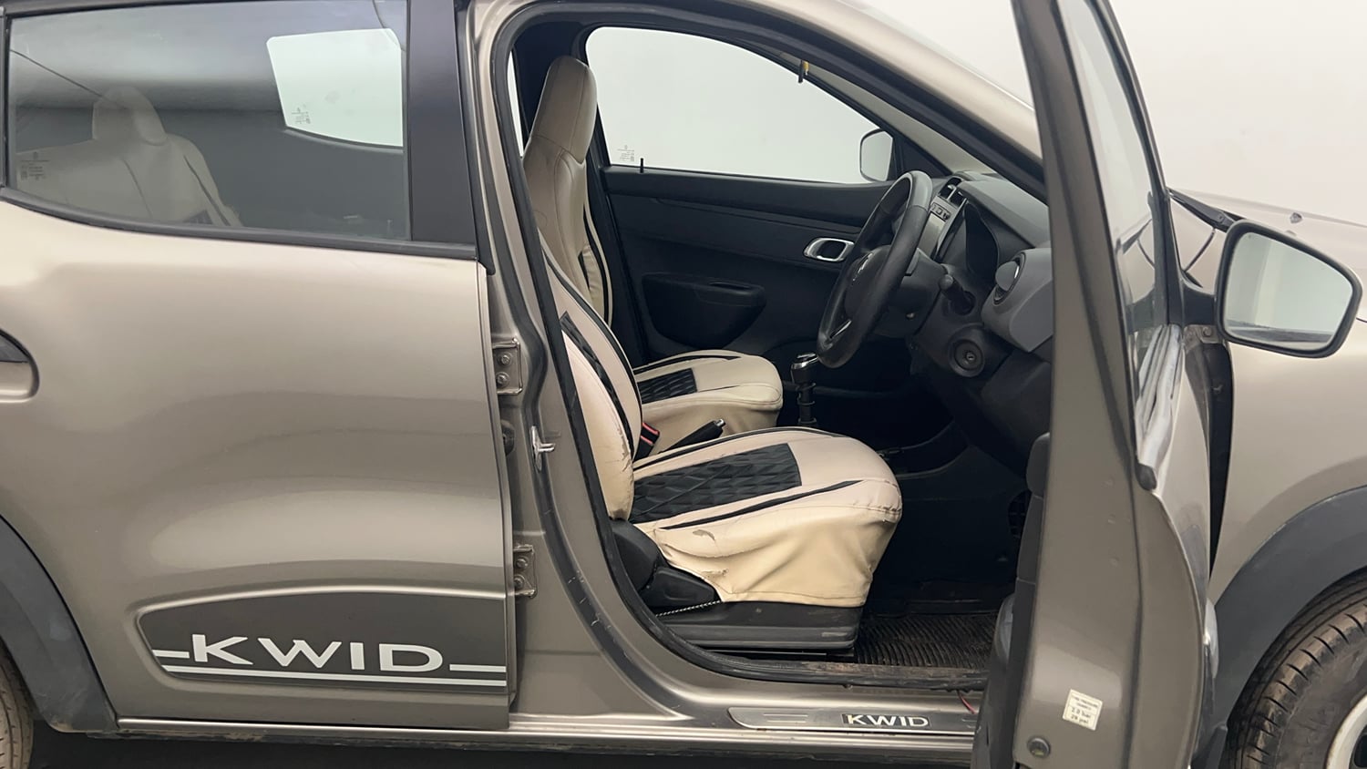 Used 2018 Renault Kwid RXT (O) 1.0 SCE Edition Petrol Manual interior RIGHT SIDE FRONT DOOR CABIN VIEW