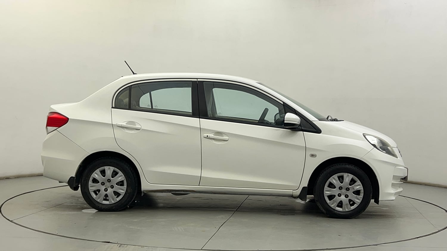 Used 2016 Honda Amaze 1.2 S i-VTEC Petrol Manual exterior RIGHT SIDE VIEW