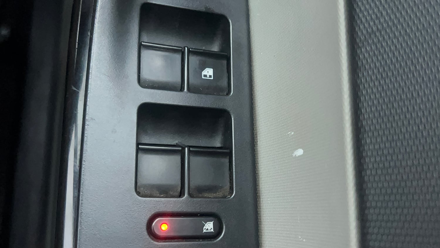 Used 2018 Tata Tiago Revotron XT Petrol Manual top_features Power windows