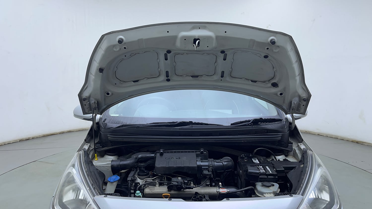 Used 2016 Hyundai Xcent SX 1.1 CRDi Diesel Manual engine ENGINE & BONNET OPEN FRONT VIEW