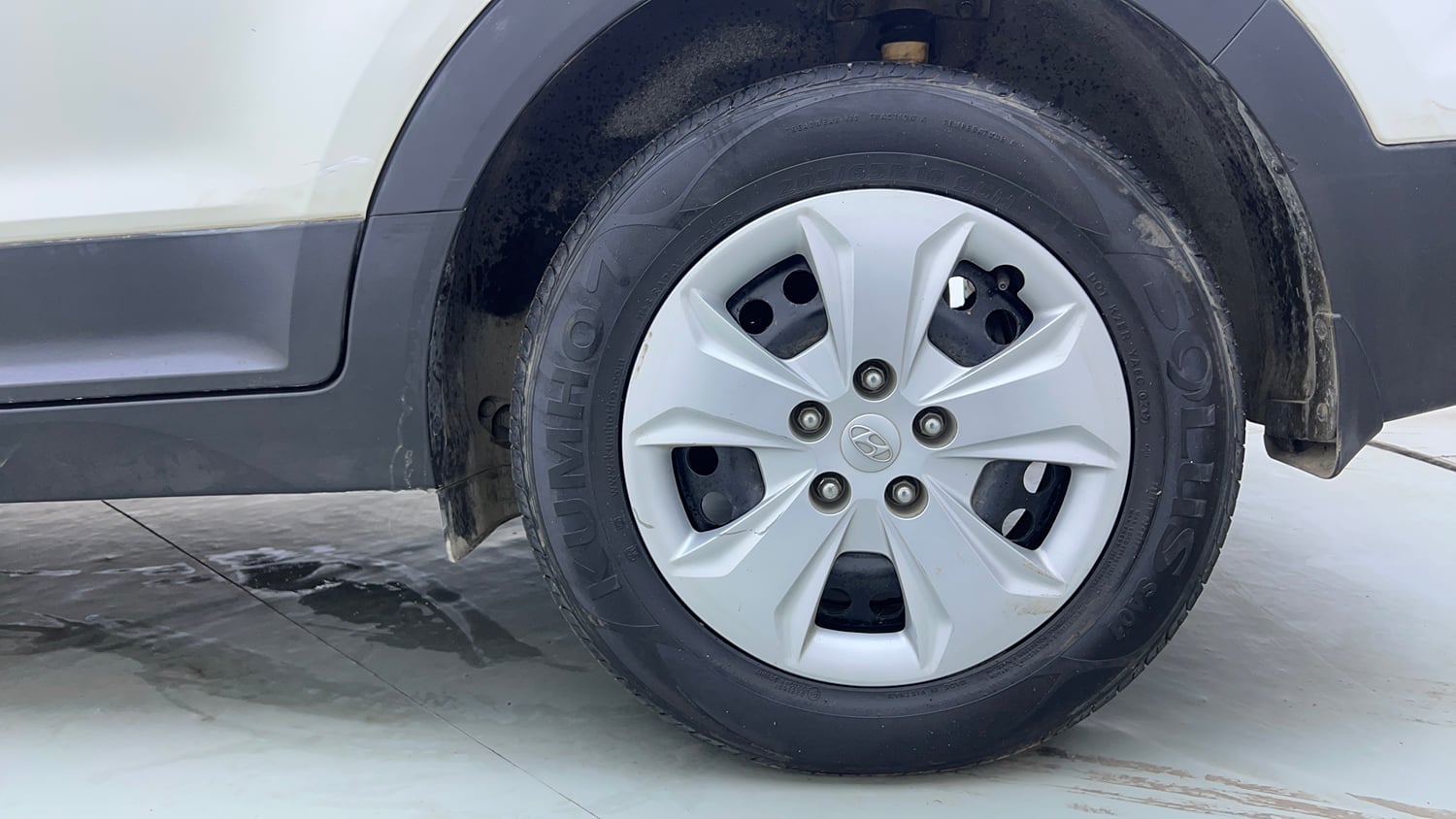 Used 2017 Hyundai Creta 1.6 E Plus Petrol Petrol Manual tyres LEFT REAR TYRE RIM VIEW