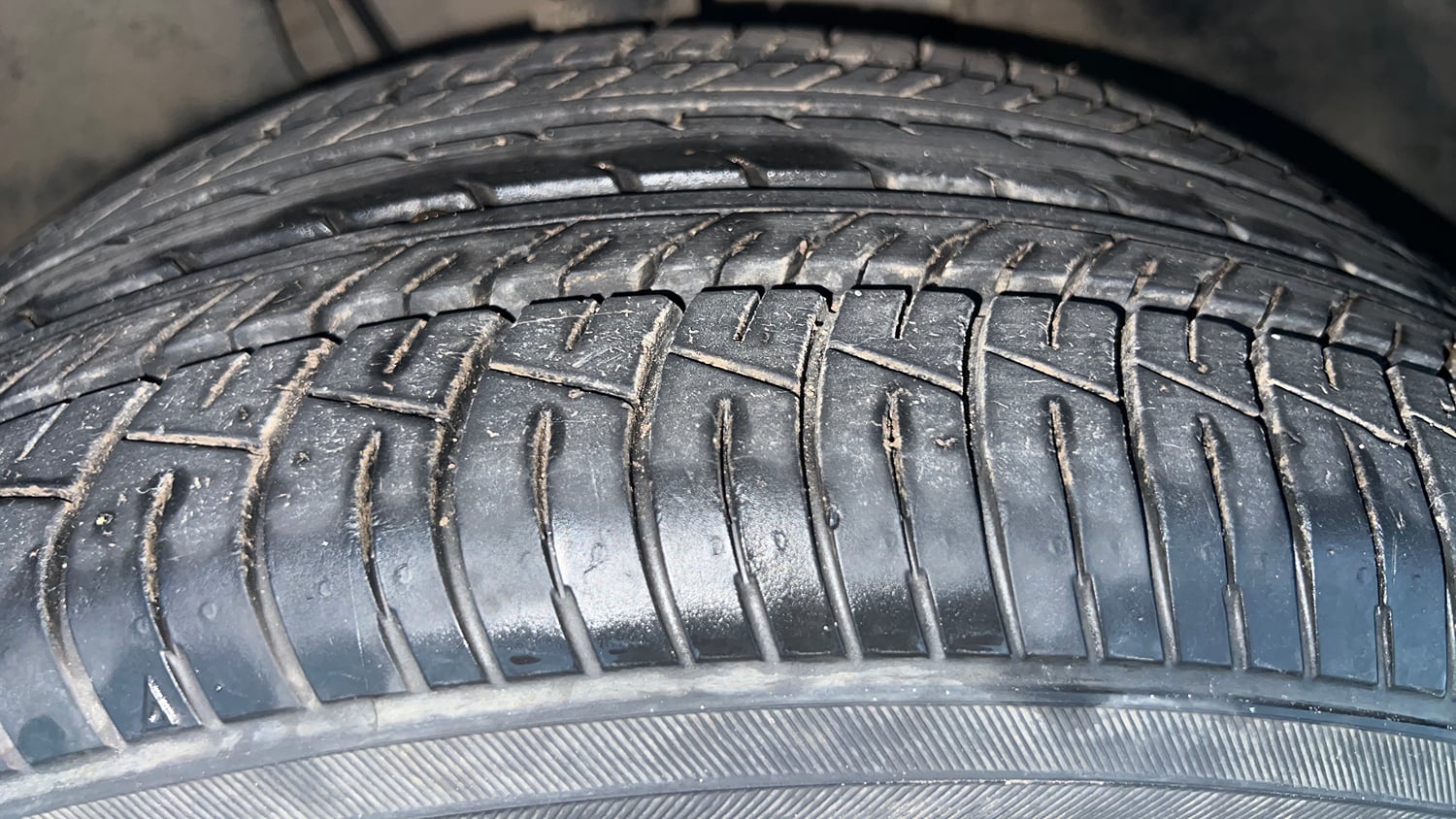 Used 2022 Skoda Kushaq Style 1.5L TSI DSG (6 Airbags) Petrol Automatic tyres RIGHT FRONT TYRE TREAD VIEW