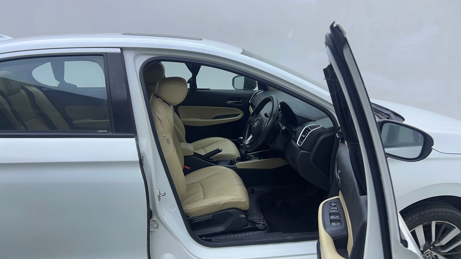 Used 2022 Honda City ZX Petrol Petrol Manual interior RIGHT SIDE FRONT DOOR CABIN VIEW