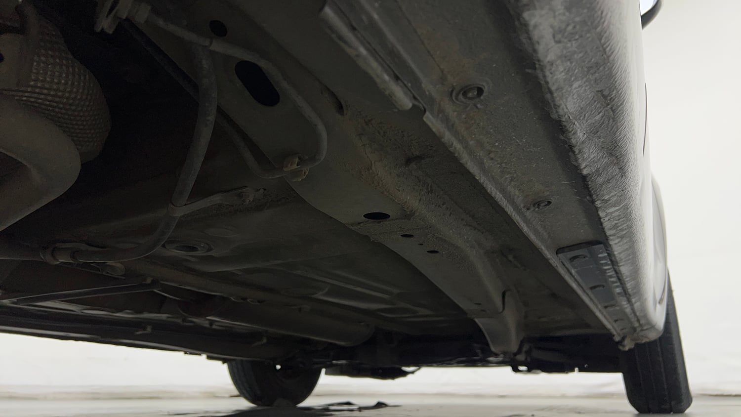 Used 2017 Maruti Suzuki Dzire VXi AMT Petrol Automatic extra REAR RIGHT UNDERBODY VIEW