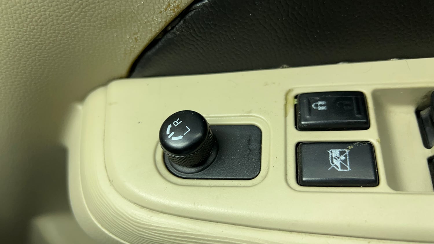 Used 2017 Maruti Suzuki Dzire VXi Petrol Manual top_features Adjustable ORVM