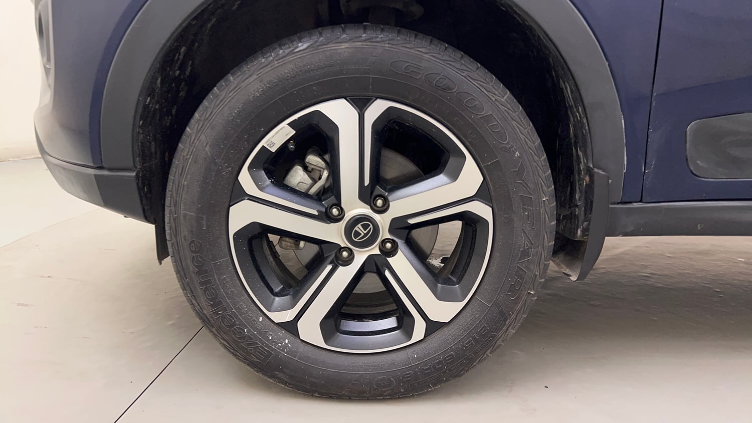 Used 2023 Tata Nexon XZ Plus LUXS Dual Tone Petrol Manual tyres LEFT FRONT TYRE RIM VIEW