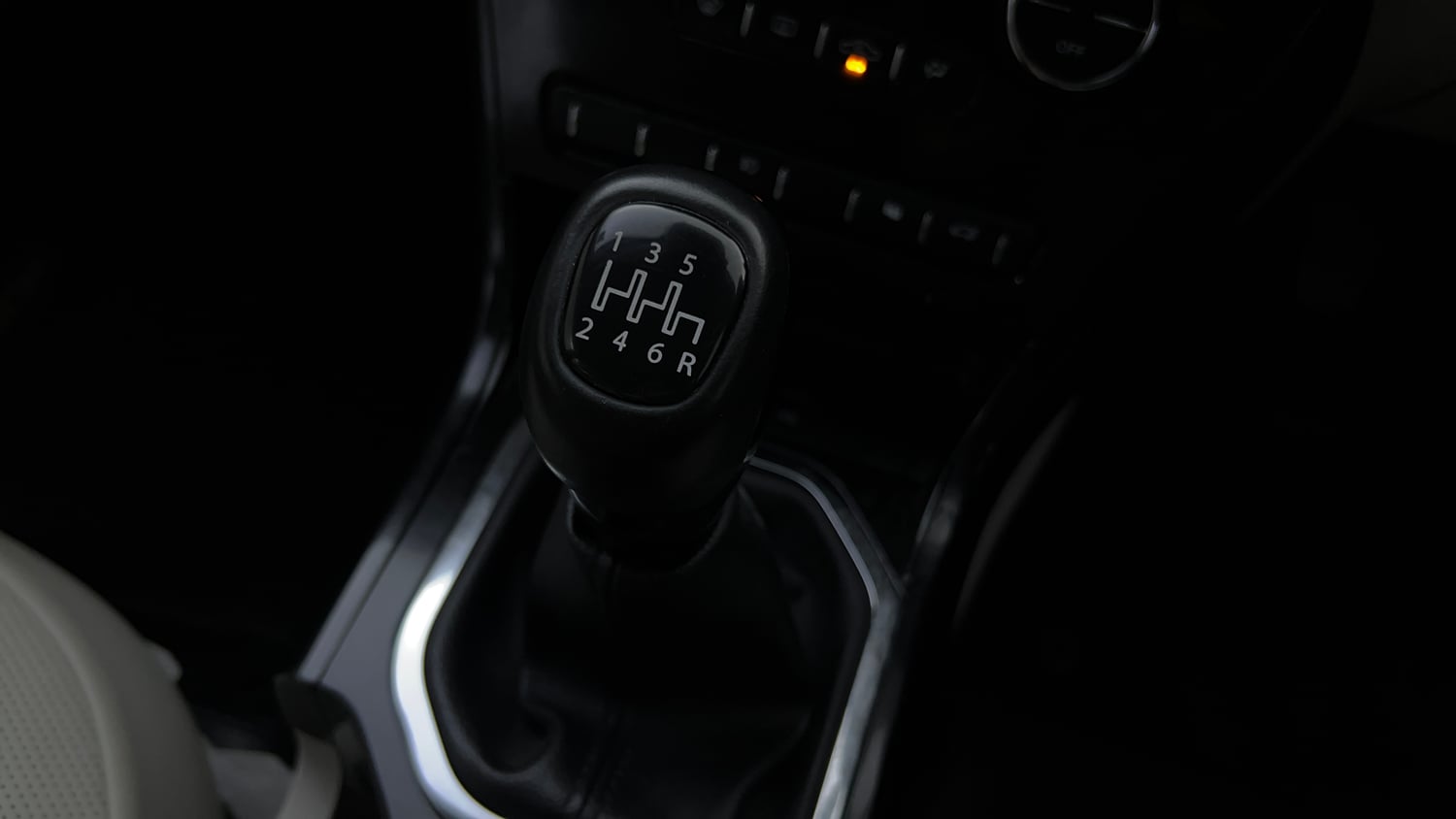 Used 2023 Tata Nexon XZ Plus LUXS Dual Tone Petrol Manual interior GEAR  KNOB VIEW