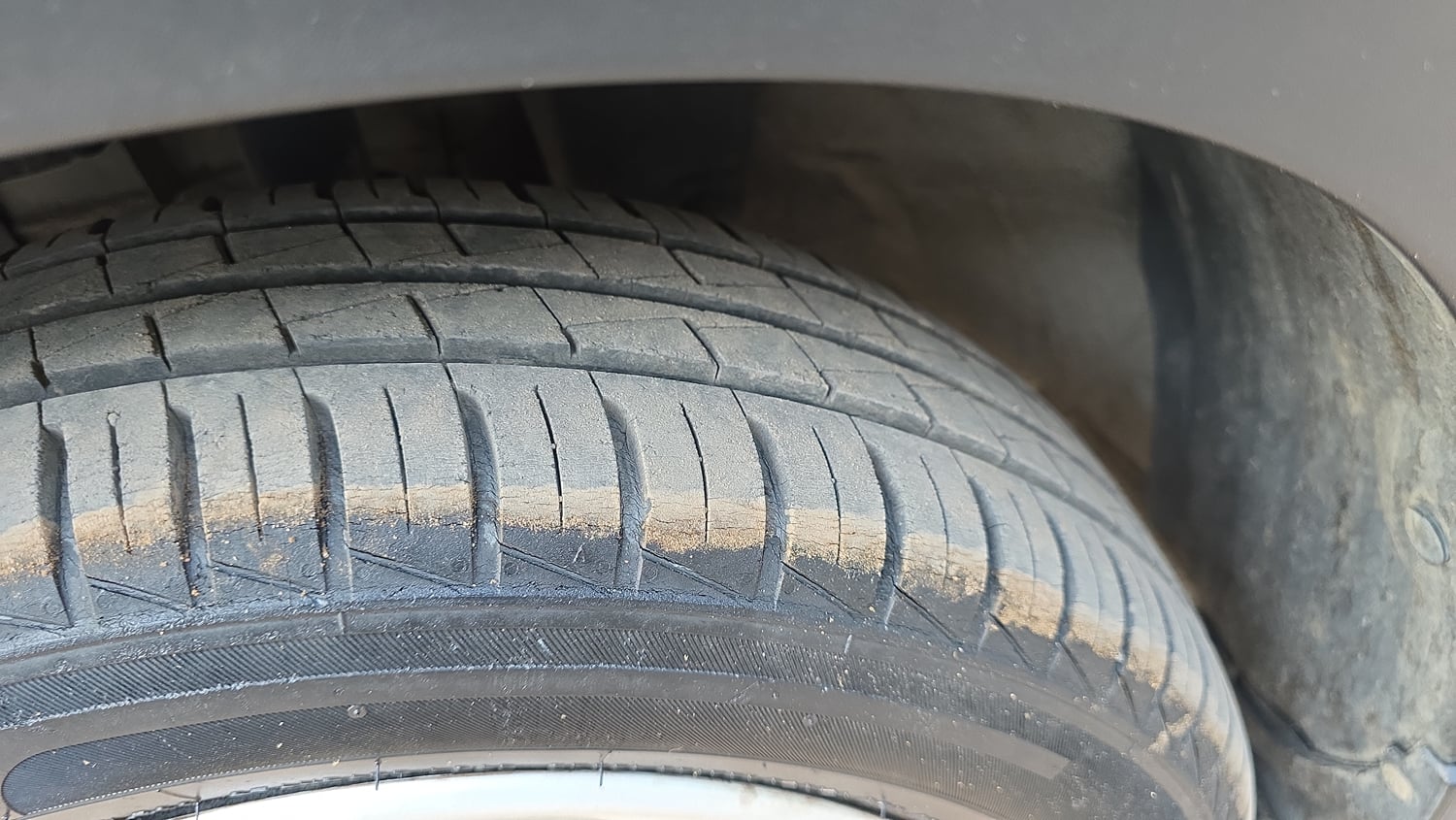 Used 2020 Renault Kwid RXL Petrol Manual tyres LEFT FRONT TYRE TREAD VIEW