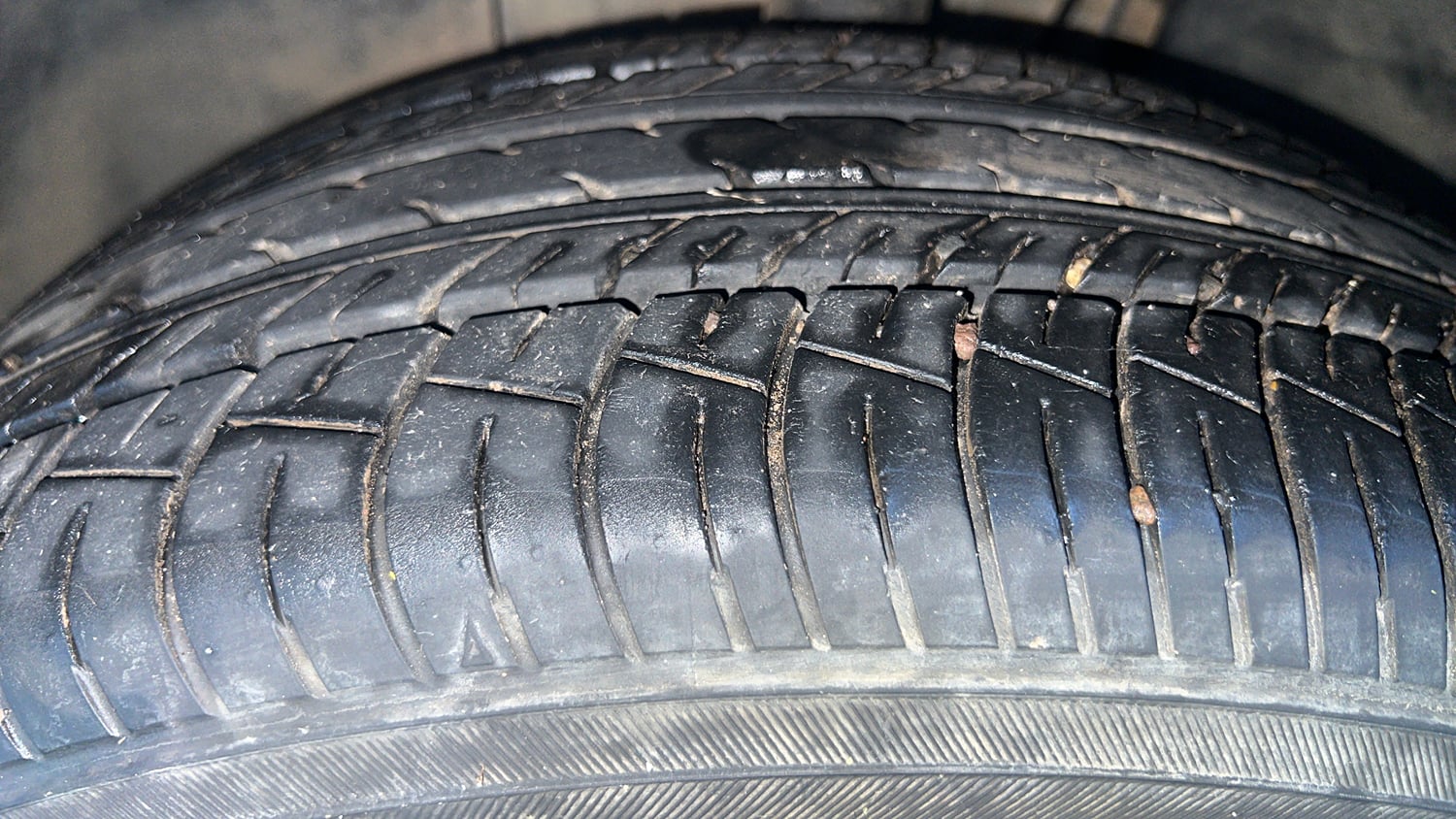 Used 2022 Skoda Kushaq Style 1.5L TSI DSG (6 Airbags) Petrol Automatic tyres LEFT FRONT TYRE TREAD VIEW