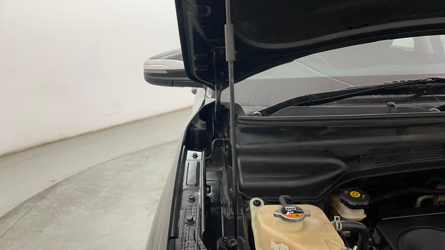 Used 2022 Hyundai Creta SX (O) 1.4 Turbo 7 DCT Petrol Automatic engine ENGINE RIGHT SIDE HINGE & APRON VIEW