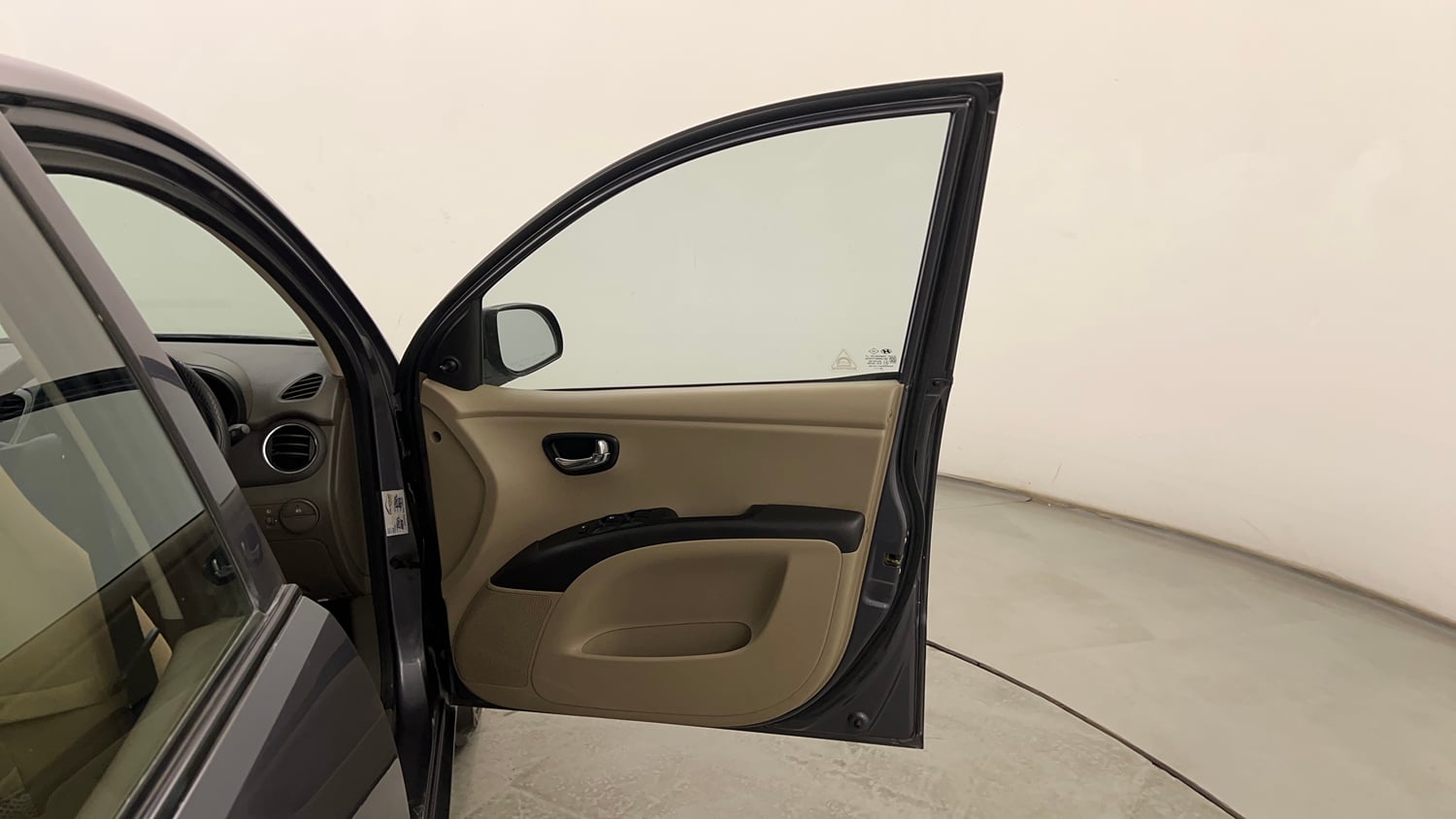Used 2014 Hyundai i10 Sportz 1.1 iRDE2 Petrol Manual interior RIGHT FRONT DOOR OPEN VIEW