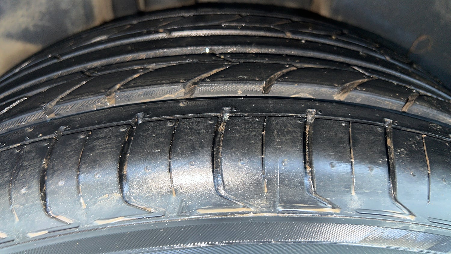 Used 2022 Skoda Kushaq Style 1.5L TSI DSG (6 Airbags) Petrol Automatic tyres RIGHT REAR TYRE TREAD VIEW