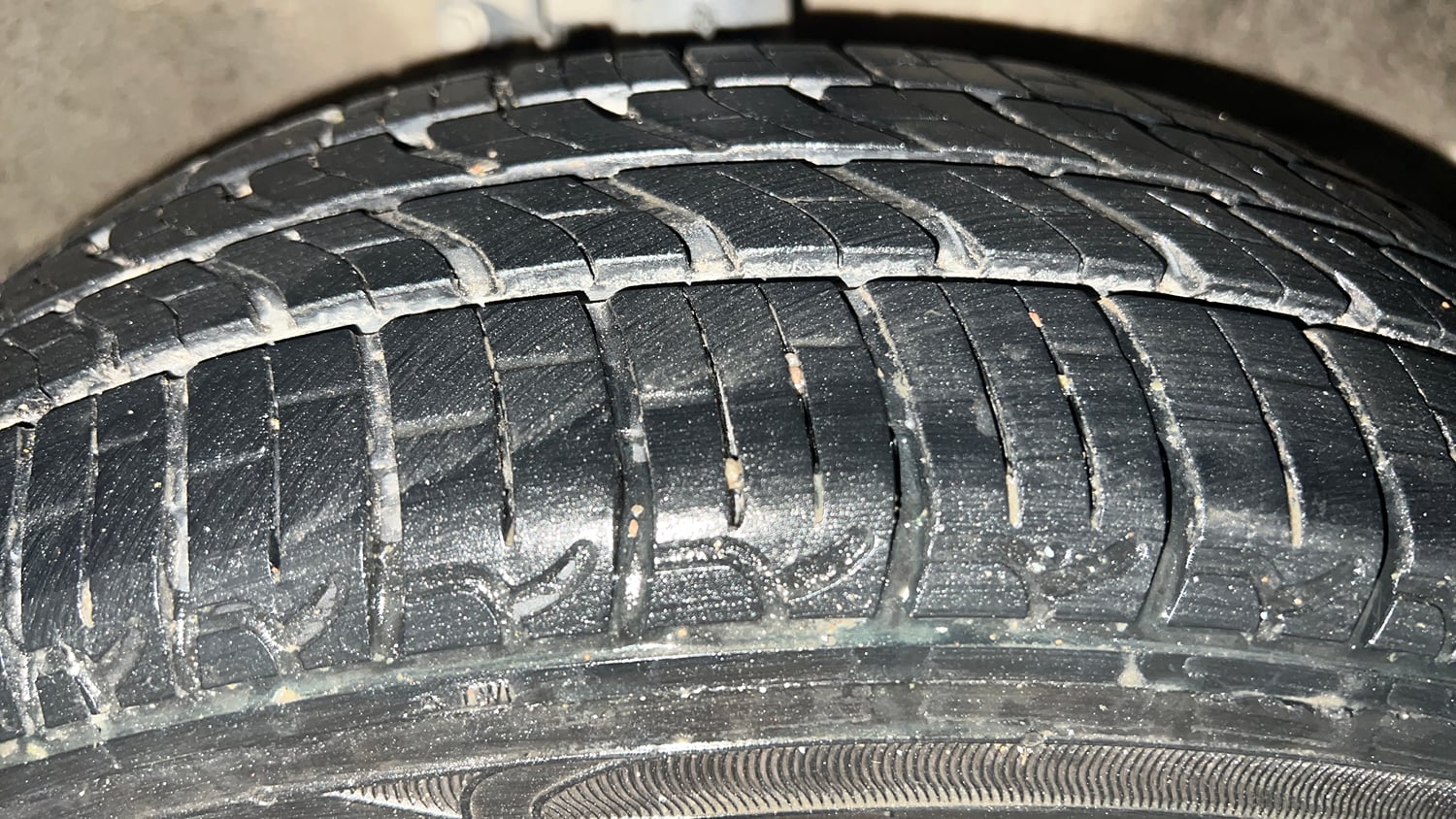 Used 2017 Maruti Suzuki Wagon R 1.0 VXI AMT Petrol Automatic tyres RIGHT FRONT TYRE TREAD VIEW
