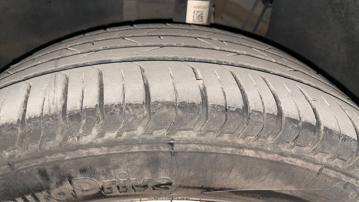 Used 2023 Volkswagen Virtus Highline 1.0 TSI AT Petrol Automatic tyres LEFT FRONT TYRE TREAD VIEW