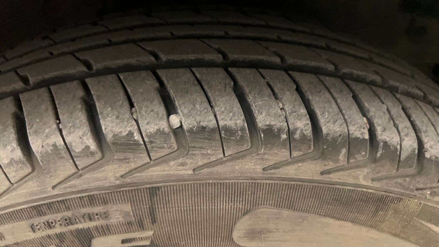 Used 2014 Hyundai i10 Sportz 1.1 iRDE2 Petrol Manual tyres RIGHT FRONT TYRE TREAD VIEW