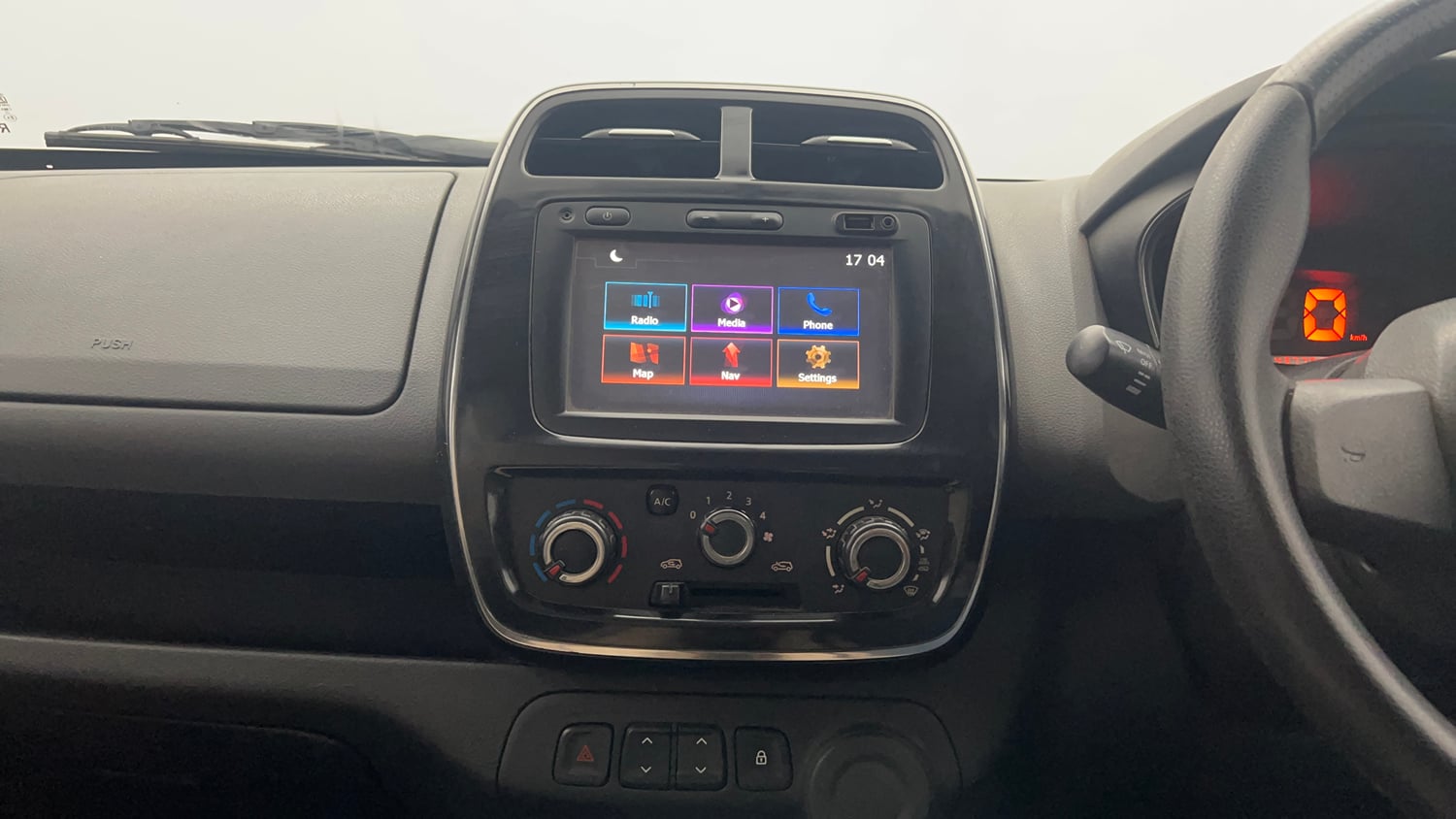 Used 2018 Renault Kwid RXT (O) 1.0 SCE Edition Petrol Manual interior MUSIC SYSTEM & AC CONTROL VIEW