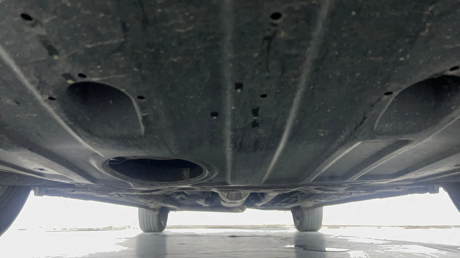 Used 2023 Hyundai Verna SX (O) 1.5 Turbo Petrol DCT Petrol Automatic extra FRONT LEFT UNDERBODY VIEW
