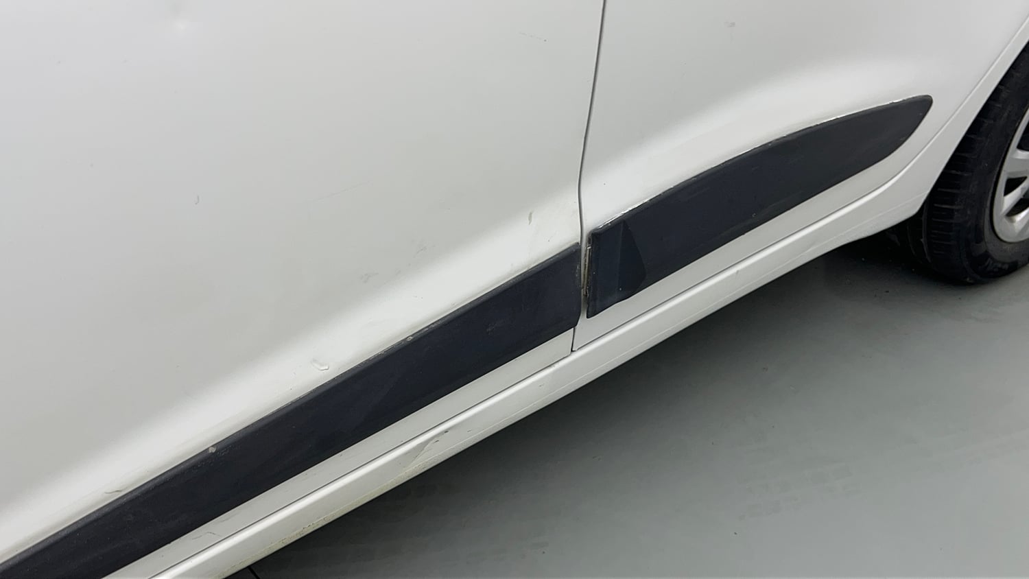 Used 2017 Hyundai Grand i10 Sportz (O) 1.2 Kappa VTVT Petrol Manual dents MINOR DENT