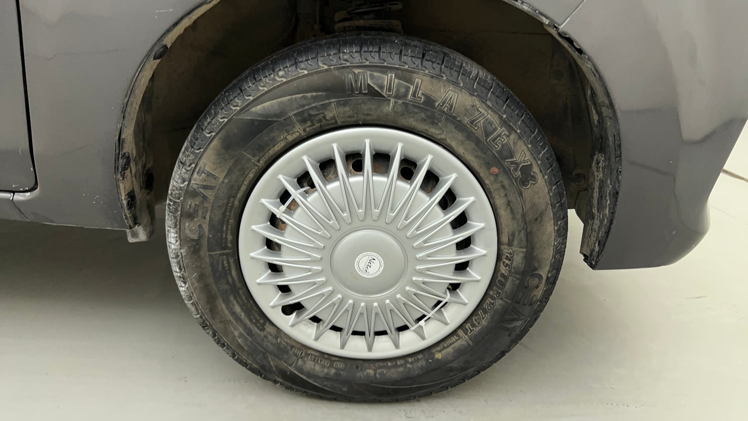 Used 2018 Maruti Suzuki Alto 800 LXi Petrol Manual tyres RIGHT FRONT TYRE RIM VIEW