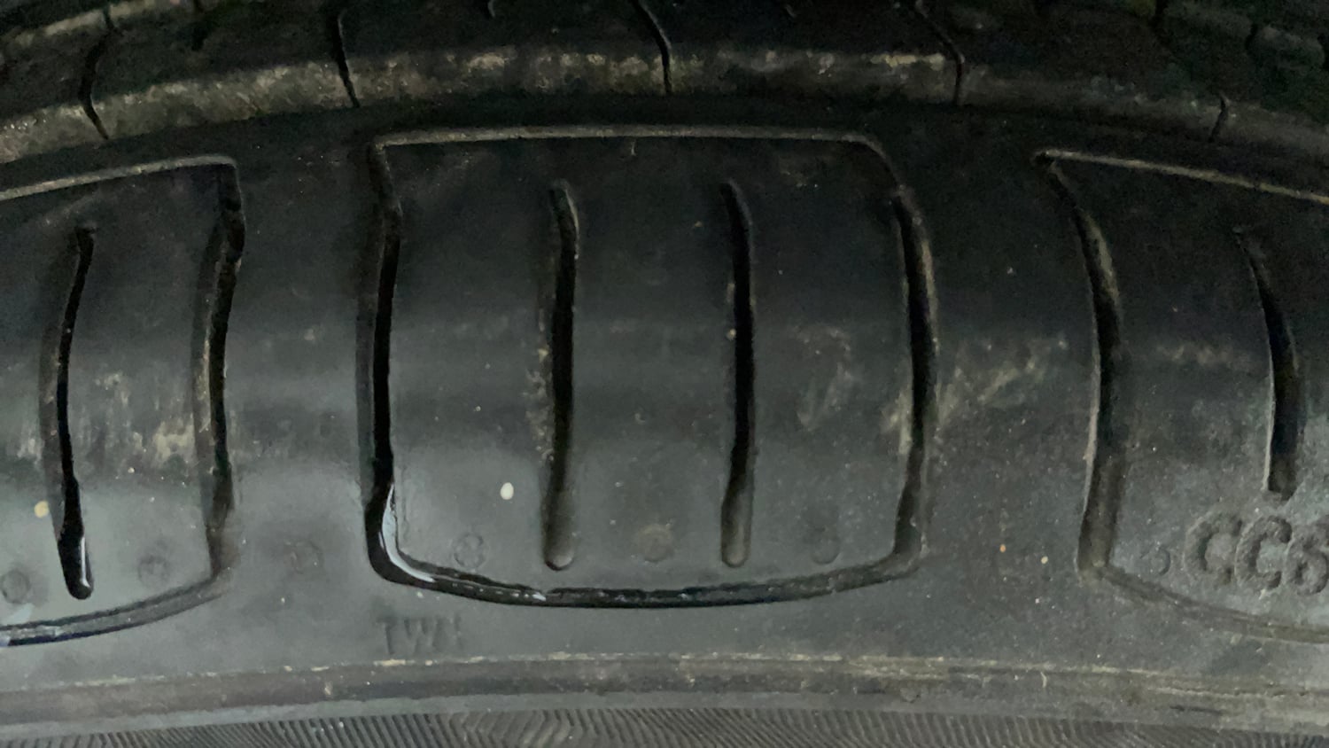 Used 2017 Hyundai Grand i10 Magna 1.2 Kappa VTVT Petrol Manual tyres RIGHT FRONT TYRE TREAD VIEW