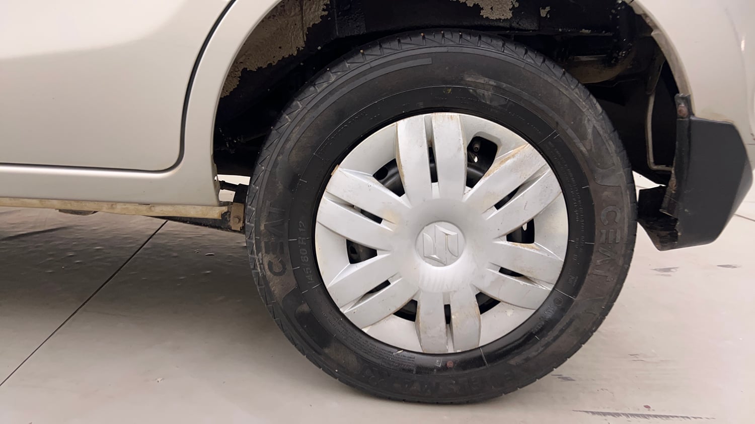Used 2023 Maruti Suzuki Alto 800 VXi Petrol Manual tyres LEFT REAR TYRE RIM VIEW