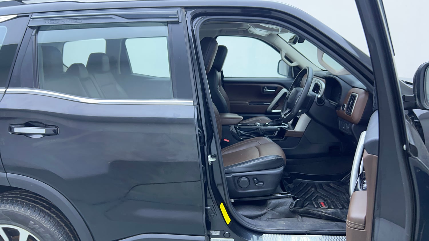 Used 2024 Mahindra Scorpio N Z8 L Diesel AT 4WD 7 STR Diesel Automatic interior RIGHT SIDE FRONT DOOR CABIN VIEW