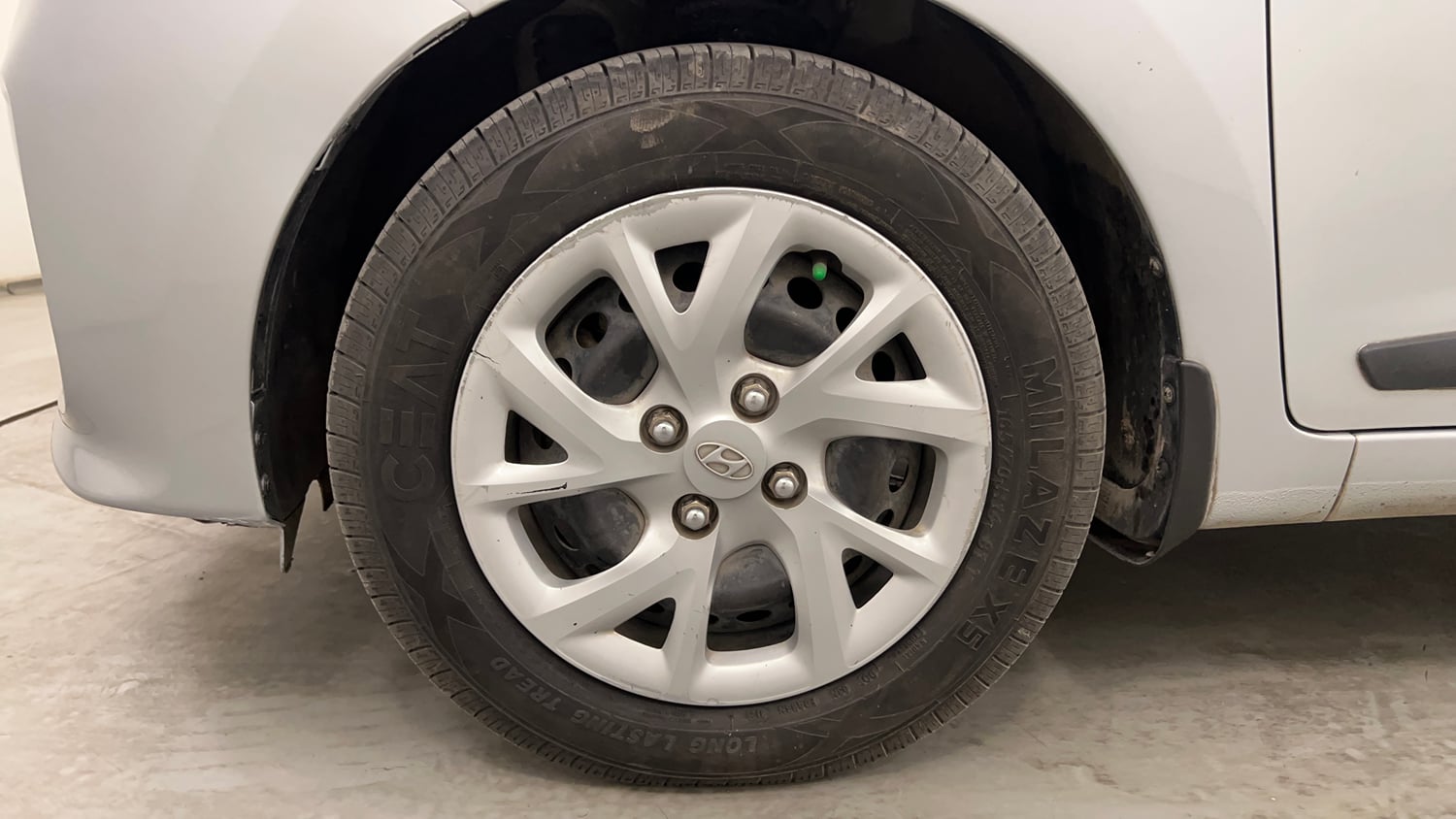 Used 2019 Hyundai Grand i10 Magna 1.2 Kappa VTVT CNG Cng Manual tyres LEFT FRONT TYRE RIM VIEW