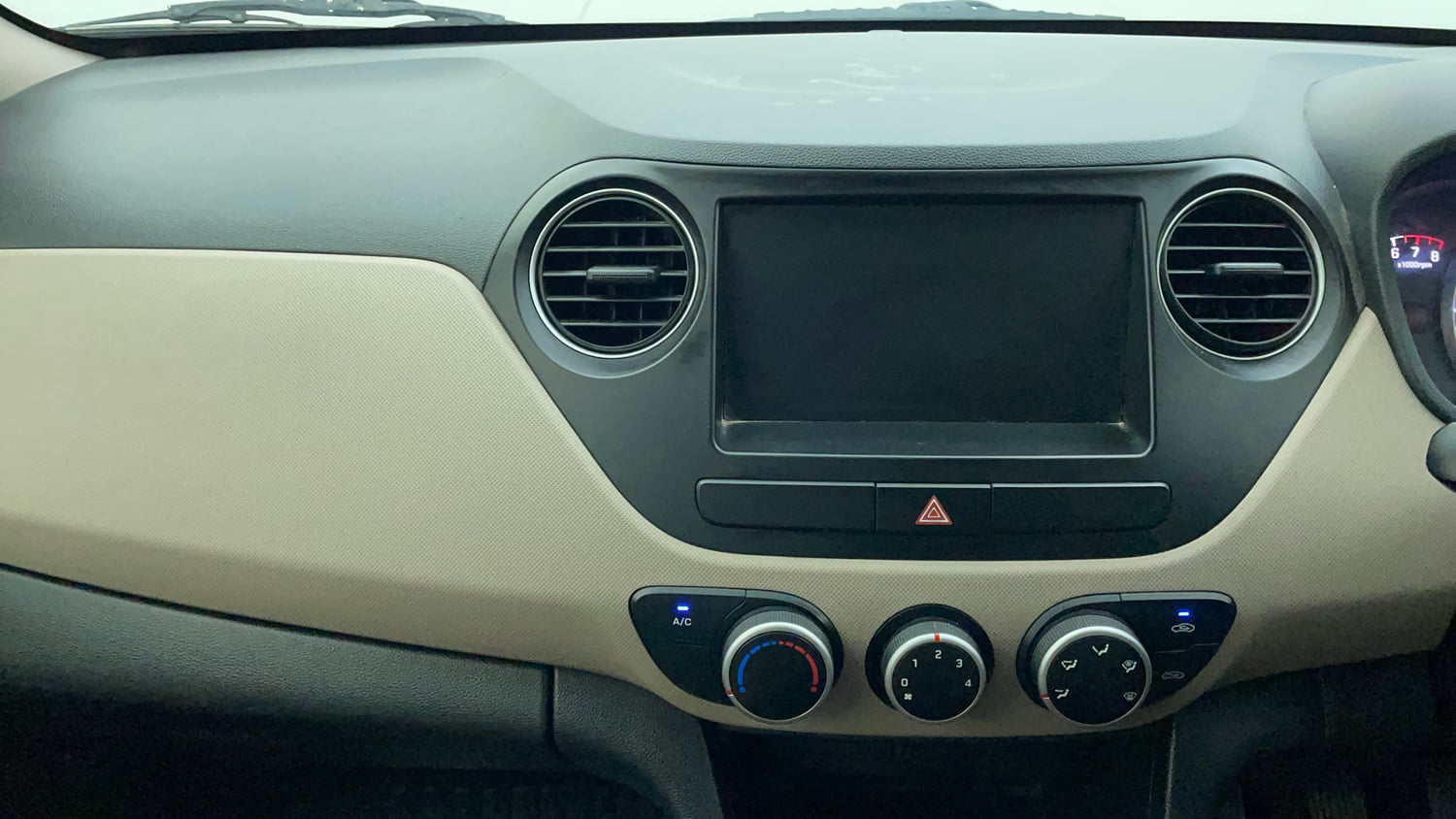 Used 2017 Hyundai Grand i10 Magna 1.2 Kappa VTVT Petrol Manual interior MUSIC SYSTEM & AC CONTROL VIEW