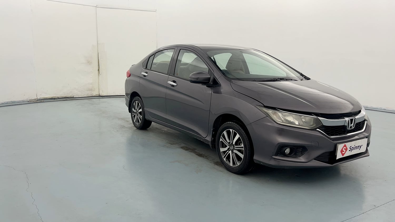 Used 2018 Honda City V Petrol Petrol Manual exterior RIGHT FRONT CORNER VIEW
