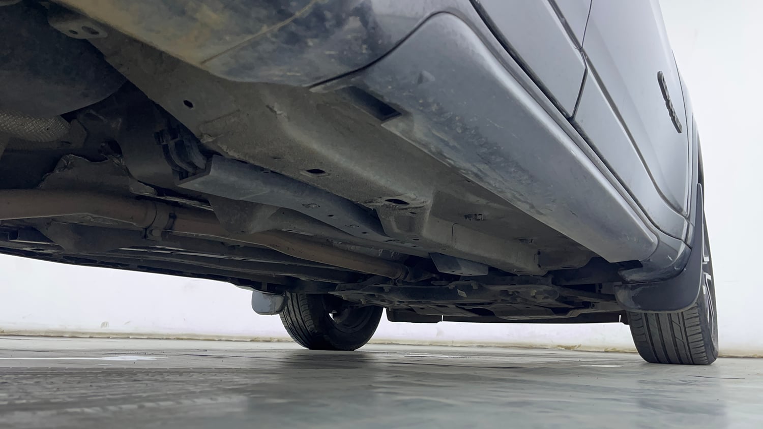 Used 2022 Jeep Compass Model S (O) 1.4 Petrol DCT Petrol Automatic extra REAR RIGHT UNDERBODY VIEW