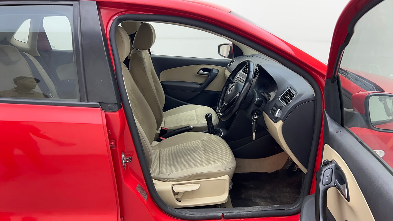 Used 2015 Volkswagen Polo Highline1.2L (P) Petrol Manual interior RIGHT SIDE FRONT DOOR CABIN VIEW