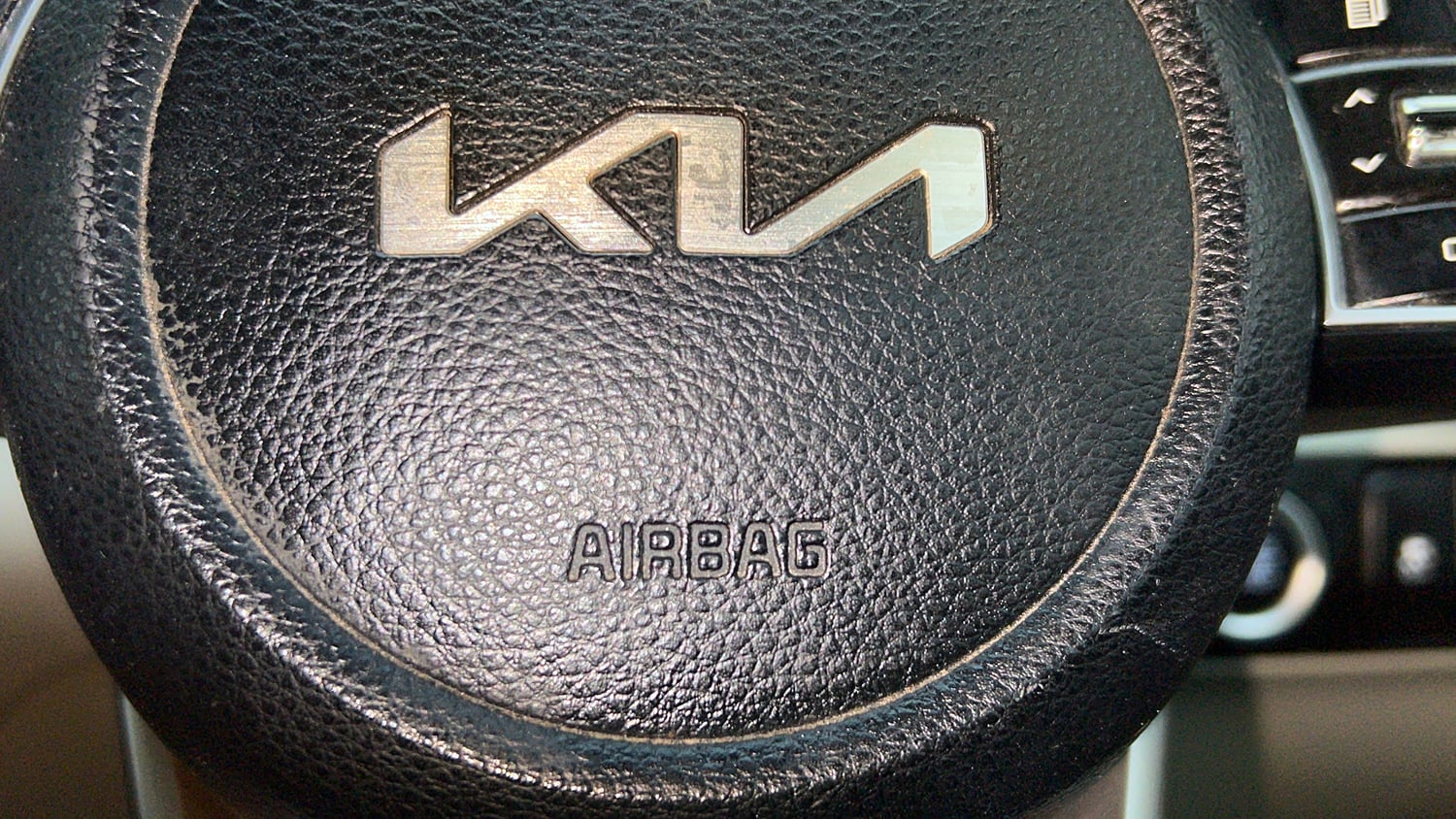 Used 2022 Kia Sonet HTX 1.5 Diesel Manual top_features Airbags