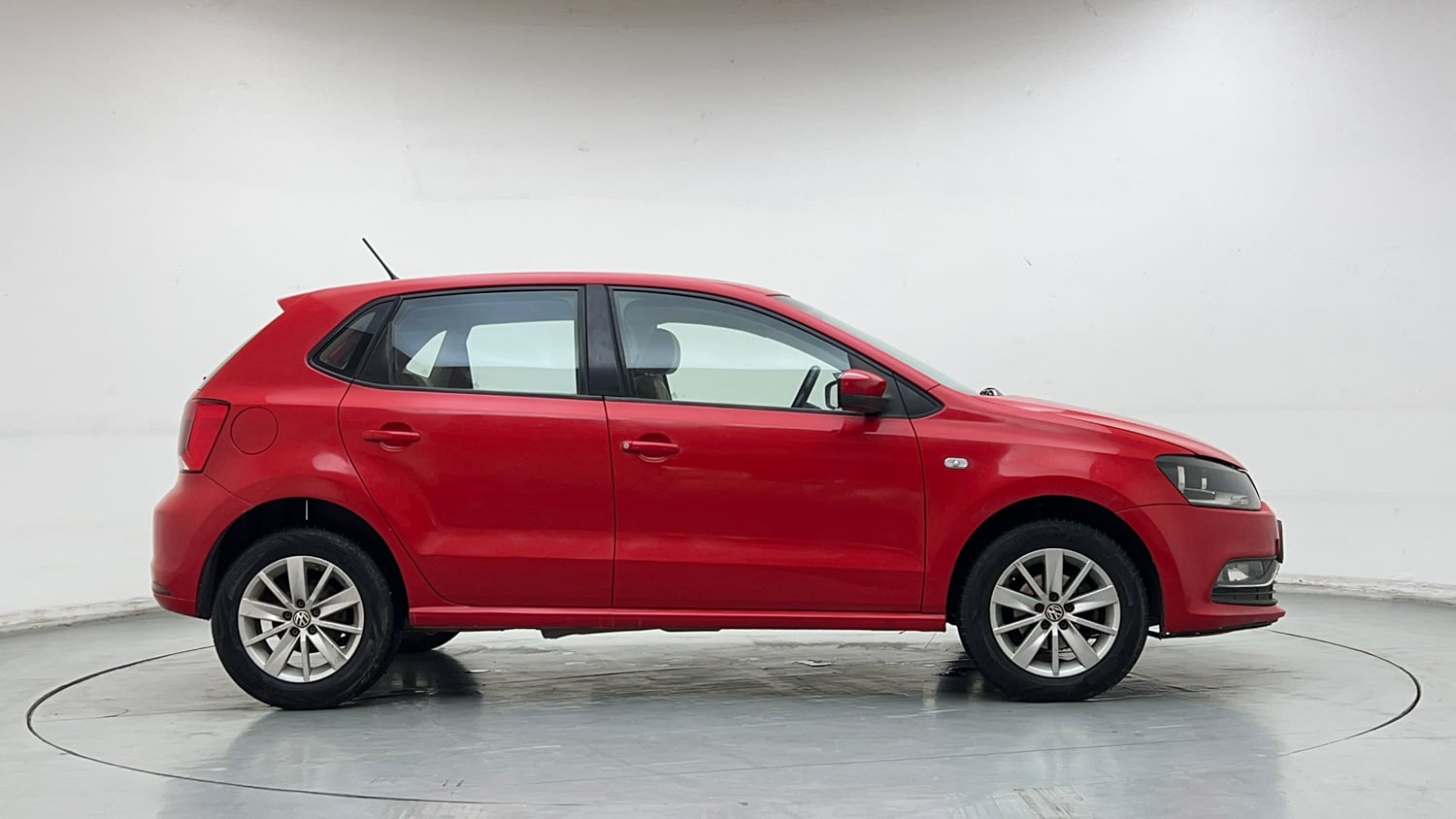 Used 2015 Volkswagen Polo Highline1.2L (P) Petrol Manual exterior RIGHT SIDE VIEW