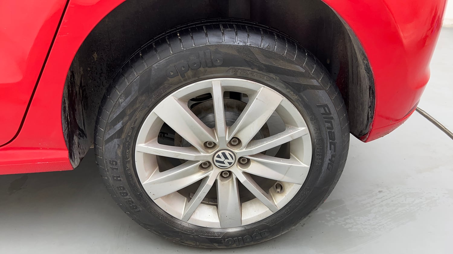 Used 2015 Volkswagen Polo Highline1.2L (P) Petrol Manual tyres LEFT REAR TYRE RIM VIEW